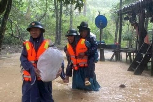 Gần 23.000 nhà dân bị ngập và 1 người tử vong do mưa lũ