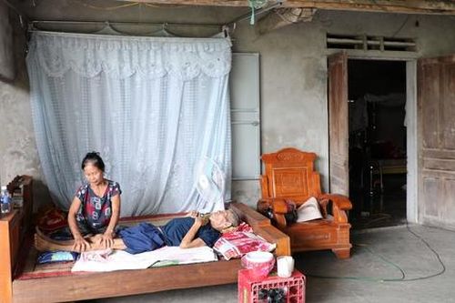 MS 962: Hoàn cảnh bi đát của người phụ nữ có 3 người con bị bệnh tâm thần, chồng ung thư thực quản