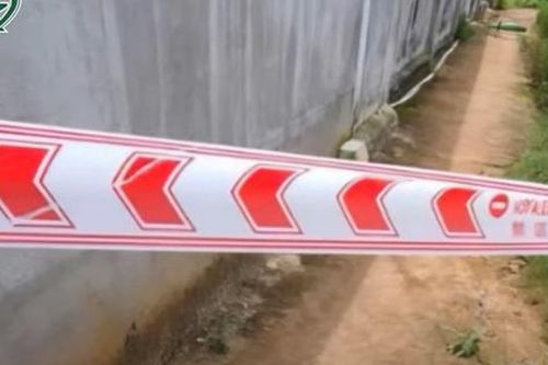 Xót xa gia cảnh bé trai tử vong nghi bị sát hại: 'Không có ba, bán vé số phụ mẹ nuôi em'