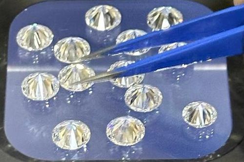 Phát hiện 700 viên kim cương trị giá hàng chục tỷ đồng vận chuyển trái phép tại Tân Sơn Nhất