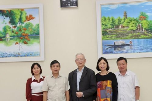Xét duyệt hiện vật cho Bảo tàng Mặt trận tổ quốc Việt Nam