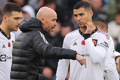 Ten Hag bị tố 'làm nhục' Ronaldo và Sancho