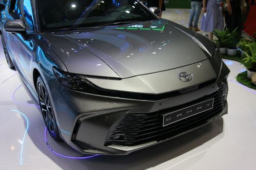 Toyota Camry mới có gì khác biệt?