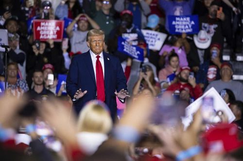 Ông Trump: 'Làm gì có ai yêu người Puerto Rico hơn tôi'