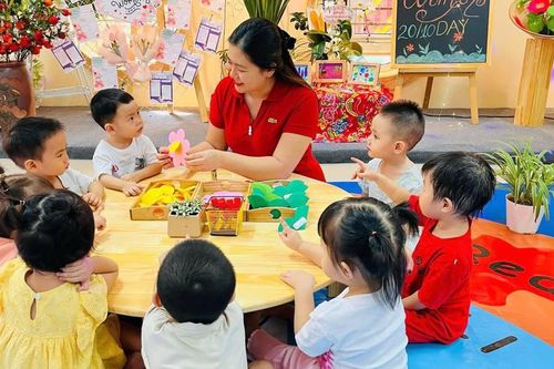 Thứ trưởng Bộ GD&ĐT và những câu chuyện xúc động về giáo dục mầm non