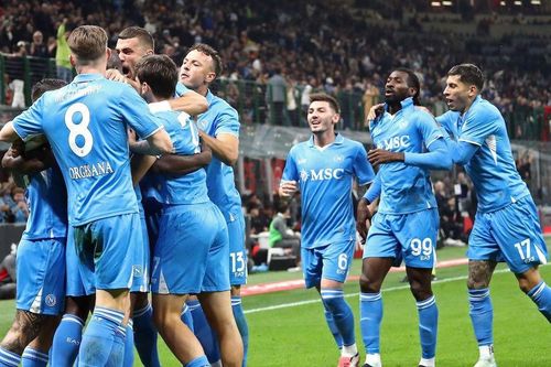 Người cũ của MU ghi bàn đẳng cấp, giúp Napoli thắng liên tiếp và dẫn đầu BXH Serie A