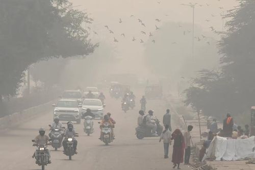 Khói pháo hoa lễ hội và đốt rơm rạ có thể làm không khí tệ hơn tại Ấn Độ