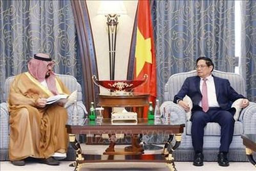 Thủ tướng Phạm Minh Chính tiếp Bộ trưởng Kinh tế và Kế hoạch Saudi Arabia