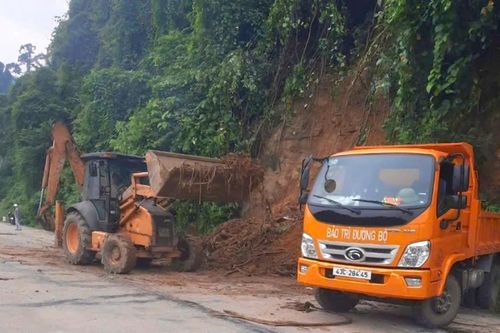 Tập trung xử lý sạt lở nhiều tuyến đường huyết mạch qua Đà Nẵng, Quảng Nam