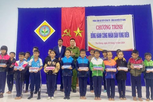 Đồng hành cùng nhân dân vùng biên