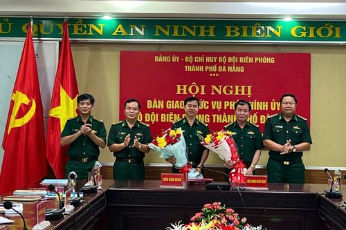 Bàn giao chức vụ Phó chính ủy Bộ đội Biên phòng thành phố Đà Nẵng