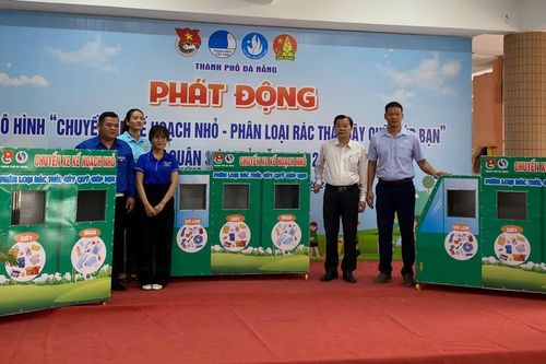 'Chuyến xe kế hoạch nhỏ - Phân loại rác thải gây quỹ giúp bạn' đến với 12 trường tiểu học