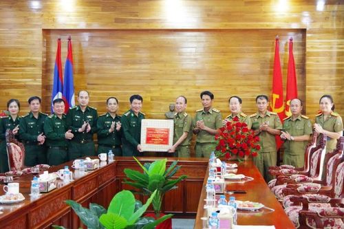 Hợp tác chặt chẽ trong đấu tranh phòng, chống tội phạm trên biên giới Việt-Lào