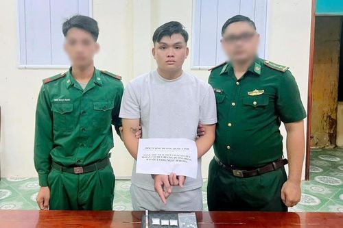 Bắt quả tang đối tượng tàng trữ trái phép chất ma túy