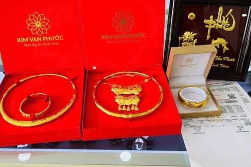 Giá vàng tăng không ngừng, xu hướng thuê vàng cưới 'lên ngôi'