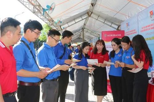 Thanh niên An Giang hào hứng thanh toán không tiền mặt