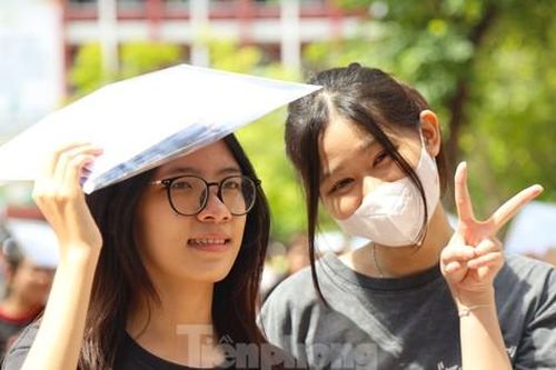 Thấy gì về tiếng lóng trên Tik Tok của giới trẻ Hà Nội?