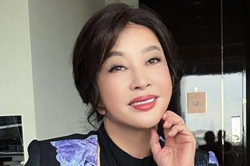 Xôn xao vụ Lưu Hiểu Khánh ngoại tình ở tuổi 65