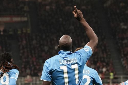Lukaku lập đại công, Napoli khiến Milan ôm hận