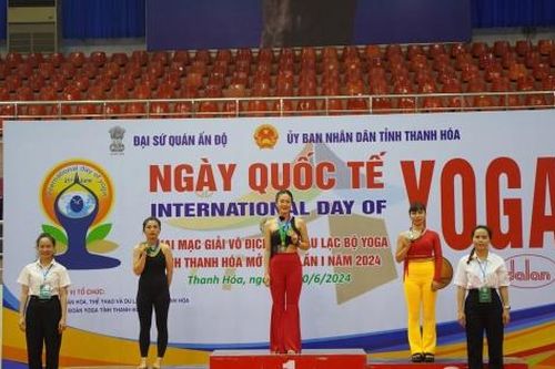 Festival Yoga Mùa thu Flow lovers thu hút hàng nghìn 'tín đồ' yoga Thanh Hóa