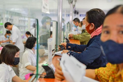 Cần sớm có hướng dẫn cụ thể đảm bảo quyền lợi bệnh nhân khi bệnh viện thiếu thuốc, thiết bị thuộc danh mục BHYT