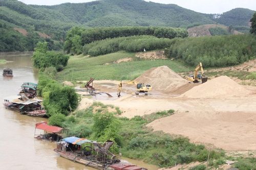 Công ty cổ phần Phú Hưng NA bị phạt hơn 1 tỷ đồng vì vi phạm trong khai thác cát