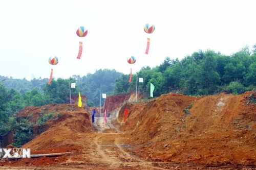 Quảng Bình: Thông hầm số 2 Dự án cải tạo đường sắt Khe Nét