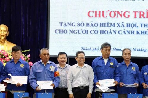 Đổi mới chính sách an sinh xã hội để mở rộng độ bao phủ toàn dân