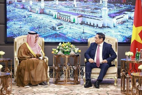 Thủ tướng Phạm Minh Chính làm việc với các doanh nghiệp lớn của Saudi Arabia