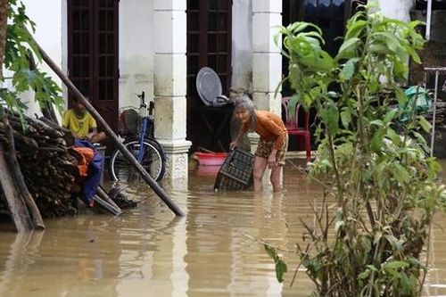 Cuộc sống của người dân trong ngày thứ 3 sống chung với lũ