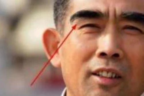 Tổ tiên nói: 'Lông mày dài hơn vạn thạch lương, giàu sang trường thọ khó ai bằng', nghĩa là gì?