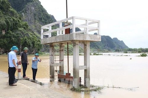 Nhanh chóng xử lý các sự cố đê điều do bão số 3 gây ra