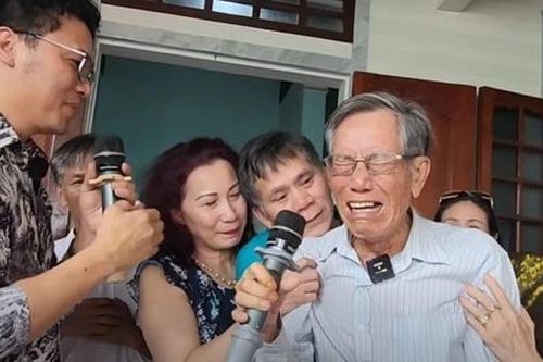 Con trai 7 tuổi bỏ nhà đi, 48 năm sau tìm về bỗng òa khóc vì 2 câu nói của cha