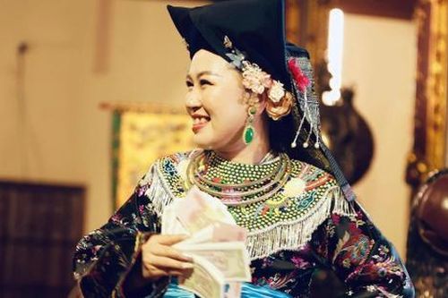 Bắt tạm giam 'cô đồng' Phan Thị Thu Trang