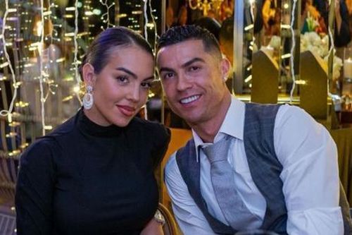Bạn gái Ronaldo nhập viện