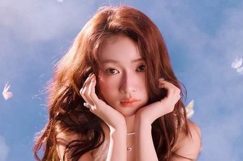 Ngô Cẩn Ngôn lên hương nhan sắc sau khi mang thai con đầu lòng