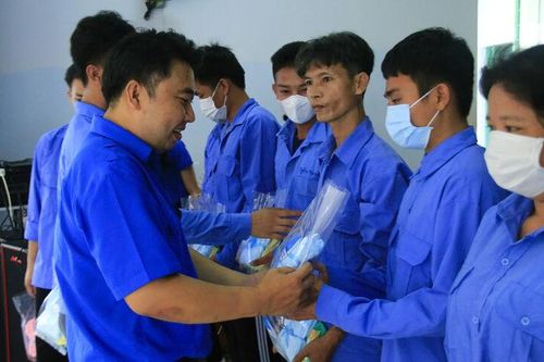 Nhiều hoạt động giúp đỡ thanh niên hoàn lương