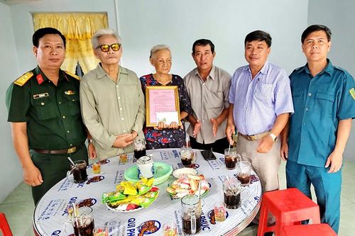 Bàn giao 2 nhà Đại đoàn kết tại thị trấn Ba Chúc