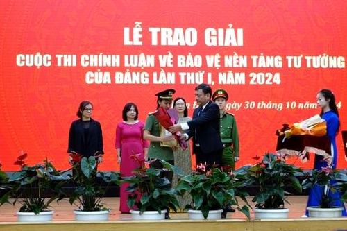 Trao 34 giải Cuộc thi chính luận về bảo vệ nền tảng tư tưởng của Đảng lần thứ I
