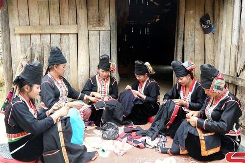 Giữ gìn và phát huy bản sắc văn hóa dân tộc Khơ Mú