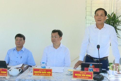 Đồng chí Chủ nhiệm Ủy ban Kiểm tra Tỉnh ủy dự sinh hoạt chi bộ tại Phú Lương