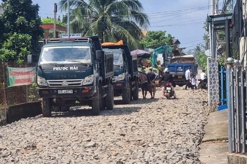Đồng Nai: Bị buộc dừng thi công đường nông thôn mới vì sử dụng đá 'dởm'