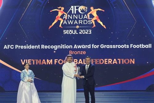 Liên đoàn Bóng đá Việt Nam nhận giải thưởng ghi nhận của Chủ tịch AFC dành cho Bóng đá trẻ cộng đồng