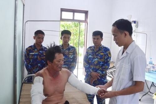 Cháy bình ga trên tàu, thuyền trưởng bị bỏng nặng
