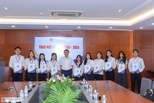 Trường Đại học Thương mại trao học bổng quốc tế Nitori cho sinh viên