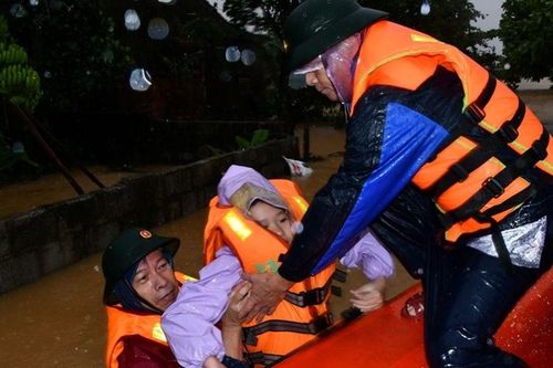 Ấm tình người nơi 'rốn lũ' Quảng Bình