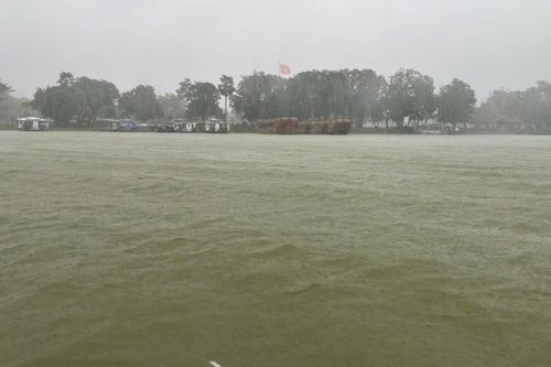 Huế nhiều nơi mưa lớn, lũ ở Quảng Bình, Quảng Trị rút chậm