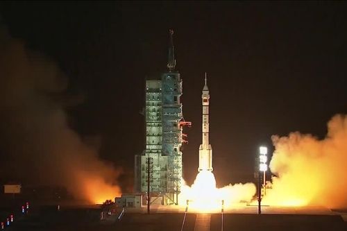 Trung Quốc phóng tàu Thần Châu 19, đưa thế hệ nhà du hành thứ 3 lên không gian