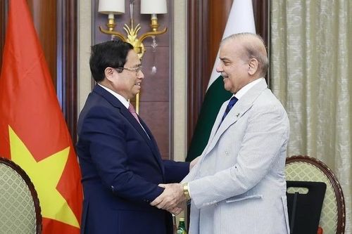 Thủ tướng Phạm Minh Chính gặp Thủ tướng Pakistan Shehbaz Sharif