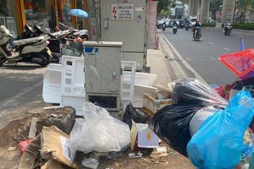 Xử phạt hành vi đổ rác sai quy định: Vẫn khó trăm bề